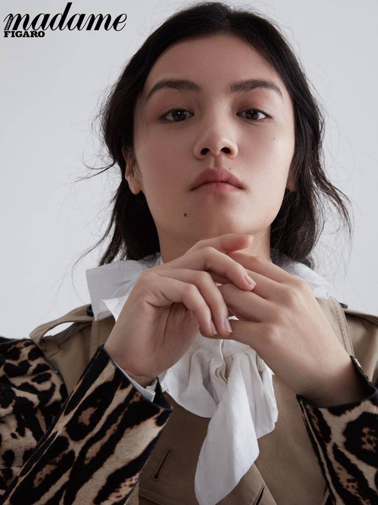 金像獎影后春夏登雜志開年封面 演繹靈動少女專屬魅力