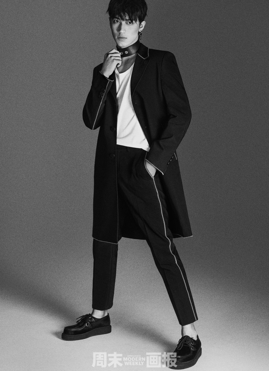 人氣偶像許魏洲雜志封面 雙目透視三月春光