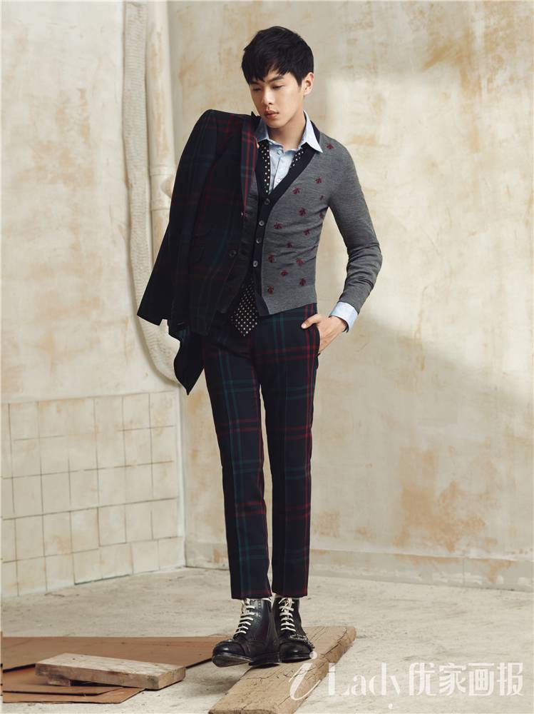 張若昀帥氣寫真封面大片 彰顯多面偶像魅力