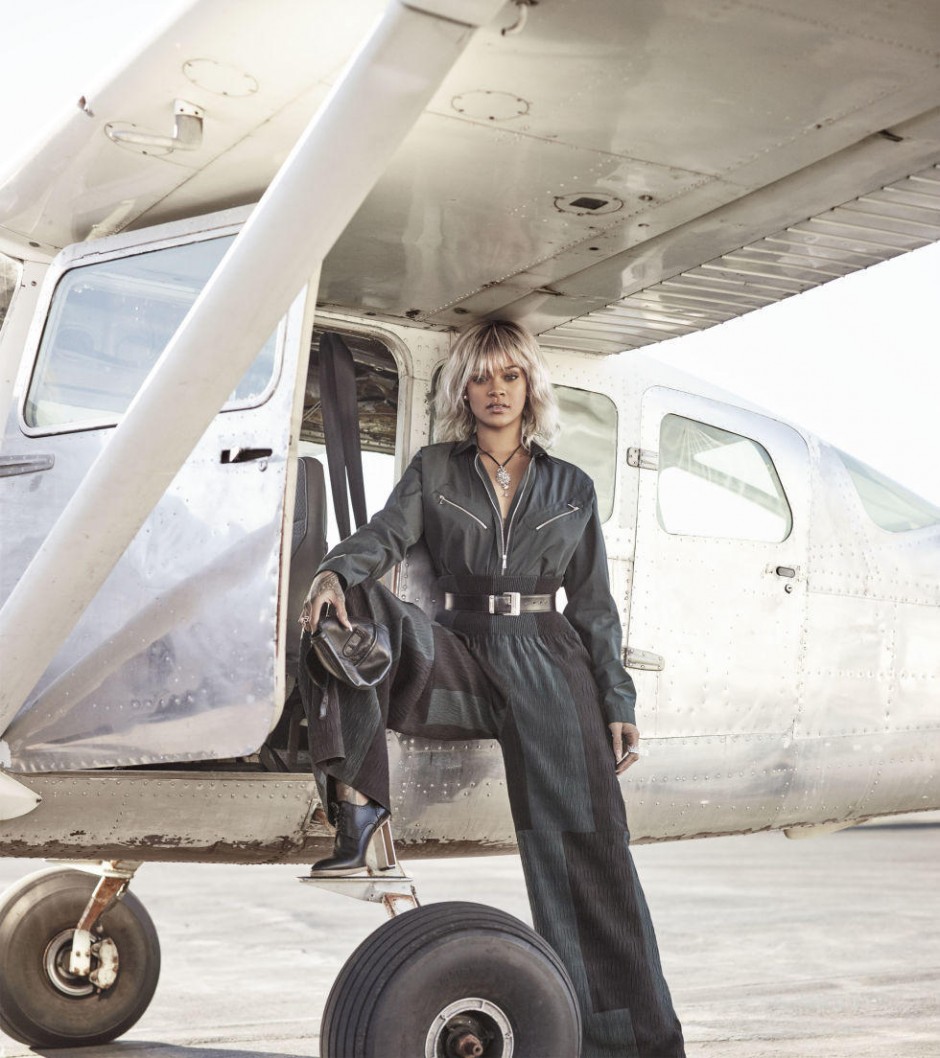 蕾哈娜登雜志封面 化身金發(fā)飛行員火力全開