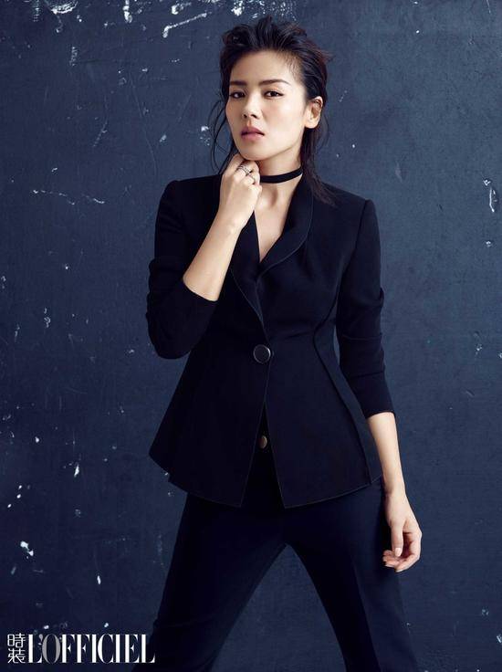 劉濤雜志封面曝光 簡(jiǎn)約干練顯&ldquo;總攻&rdquo;魅力