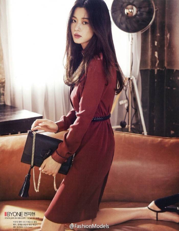 全智賢雜志封面大片公開 氣質(zhì)出眾長腿美艷