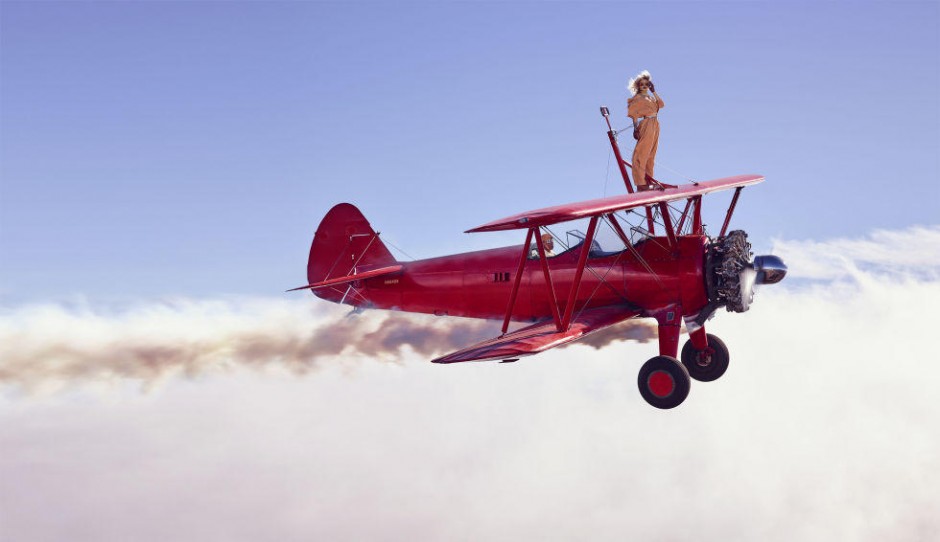 蕾哈娜登雜志封面 化身金發(fā)飛行員火力全開