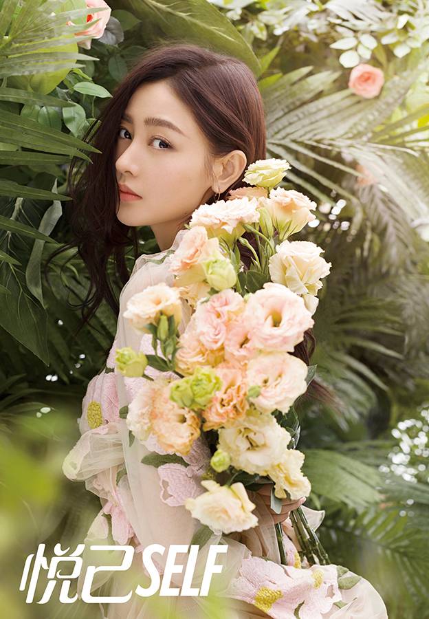 張?zhí)鞇垭s志封面時尚美圖 演繹雙重質(zhì)感小秀風情