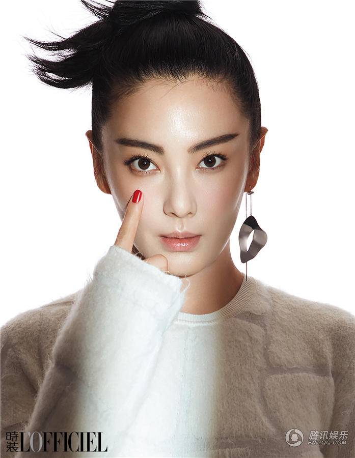 張雨綺登雜志開年封面照 簡約造型點出靈動氣息