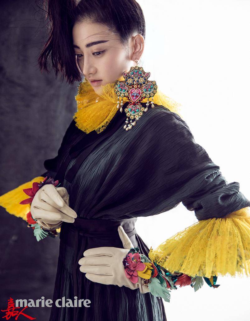 景甜雜志封面圖片公開 前衛(wèi)造型英氣十足