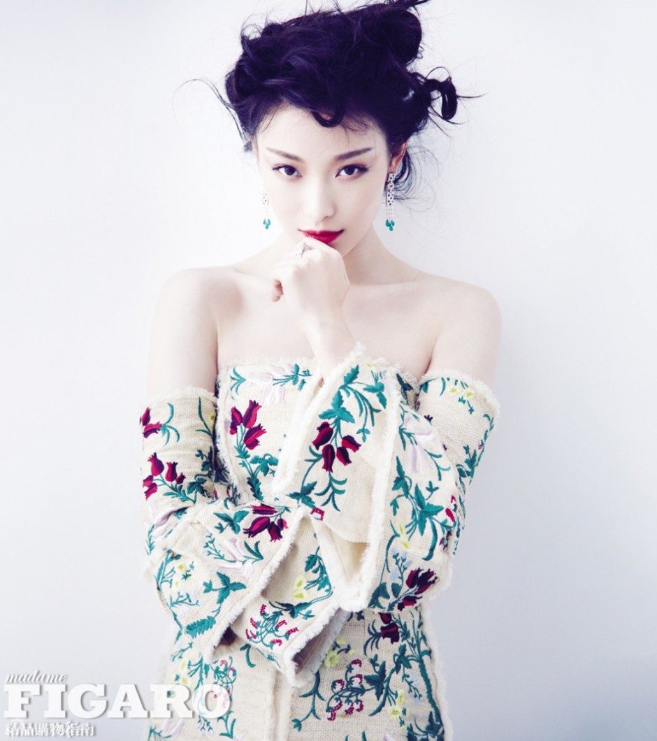 倪妮性感造型登雜志封面 紅唇雪肌顯美艷風情