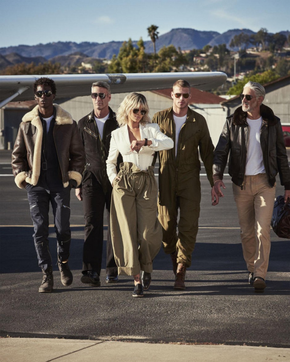 蕾哈娜登雜志封面 化身金發(fā)飛行員火力全開