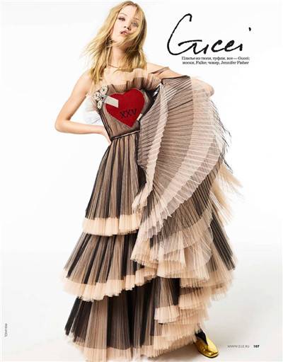 超模Camilla Christensen登《ELLE》2月刊封面