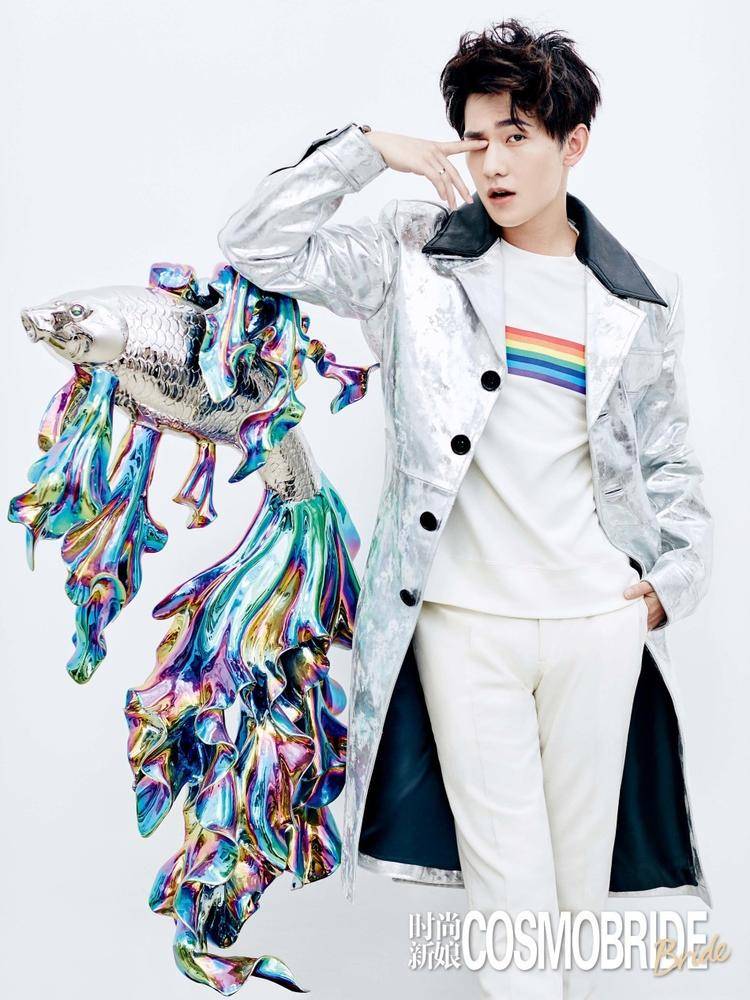 “白夜夫婦”時(shí)尚新娘封面大片 夢(mèng)幻甜美顏值逆天