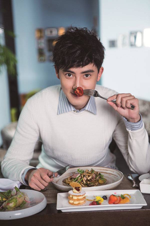 張睿雜志寫真照風(fēng)格多樣 紳士暖男自由切換