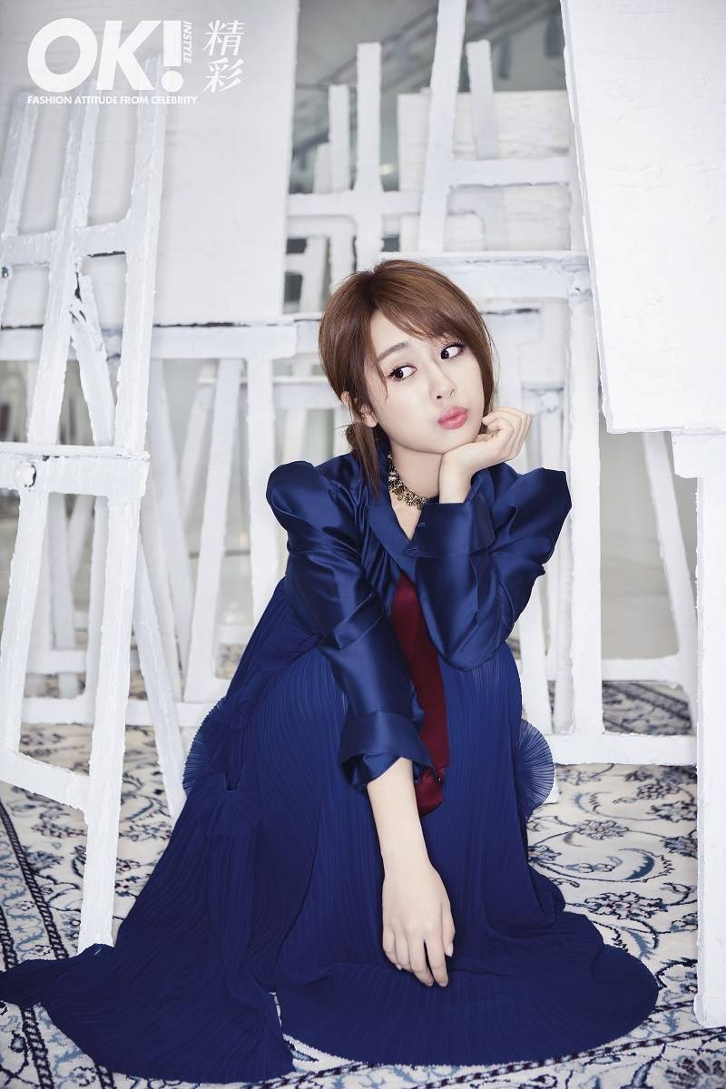 楊紫時尚少女雜志封面 俏皮可愛曬童趣