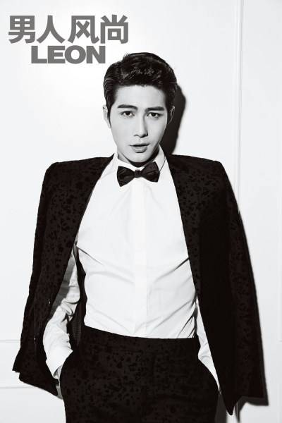 陳學(xué)冬雜志黑白復(fù)古大片 化身名門&ldquo;貴公子&rdquo;