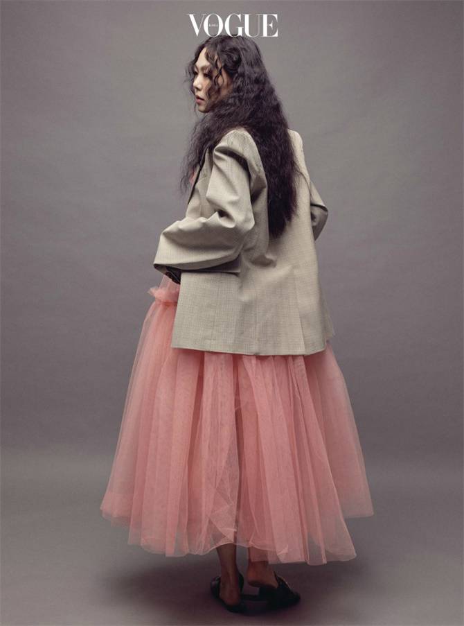 河正宇金敏喜登韓國(guó)版《VOGUE》雜志六月刊封面