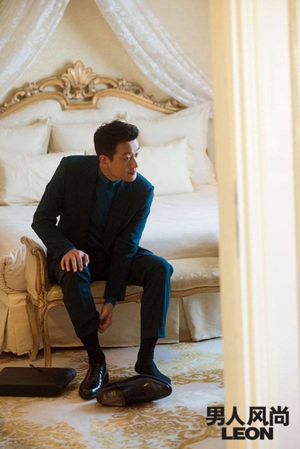 佟大為登《男人風(fēng)尚》雜志封面 展現(xiàn)醇熟男人的魅力