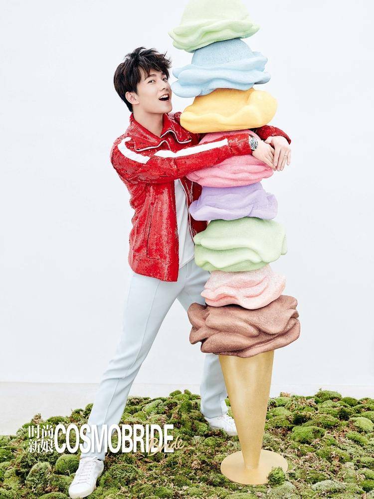 &ldquo;白夜夫婦&rdquo;時尚新娘封面大片 夢幻甜美顏值逆天