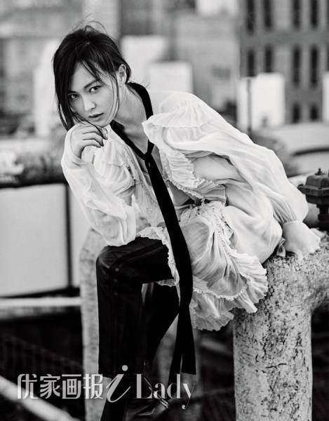 唐嫣雜志封面照曝光 變身復(fù)古摩登女郎