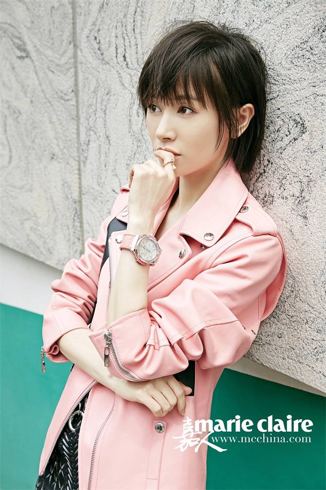 “曲妖精”王子文短發(fā)造型為《嘉人》拍攝人物大片