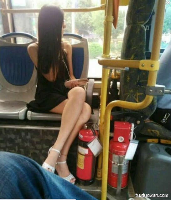 搞笑內(nèi)涵圖片之拔下來(lái)那一刻我好方