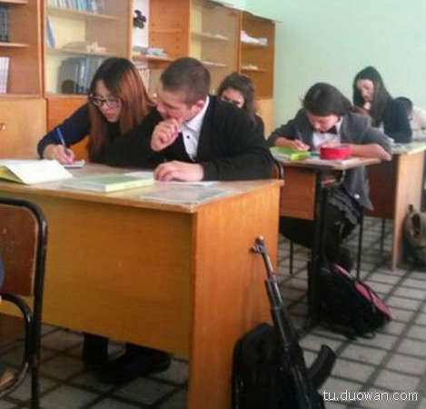 搞笑內(nèi)涵圖片之拔下來(lái)那一刻我好方