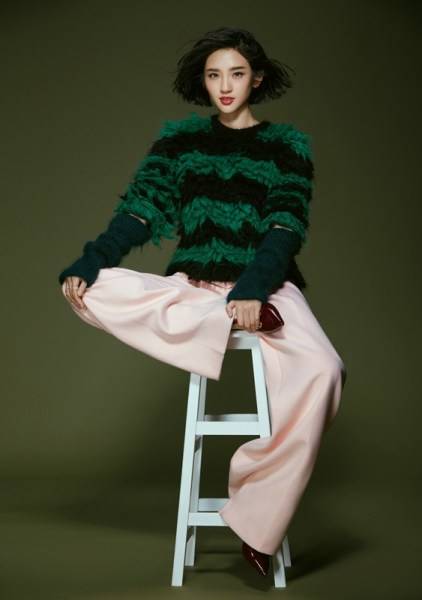 唐藝昕秋日寫(xiě)真大片 元?dú)馍倥忈屃眍?lèi)優(yōu)雅