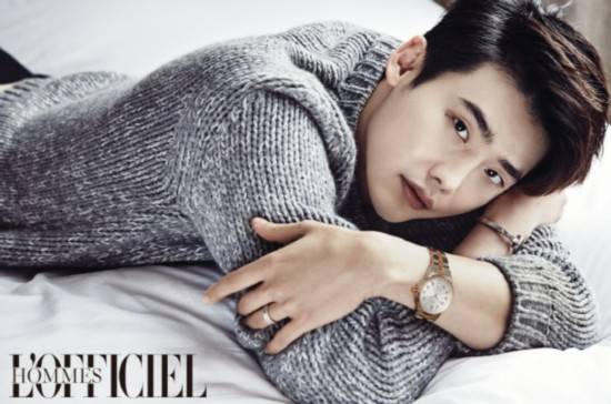 李鐘碩寫真照深邃眼神迷人 盡展男神魅力