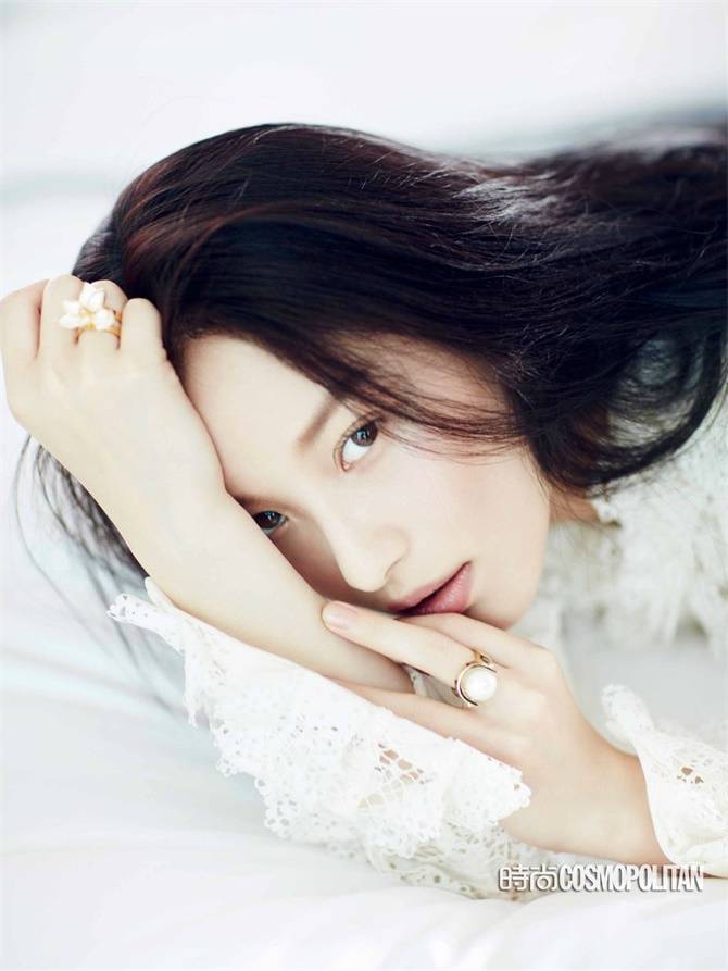 倪妮再登雜志封面 淡雅的妝容如火炙熱