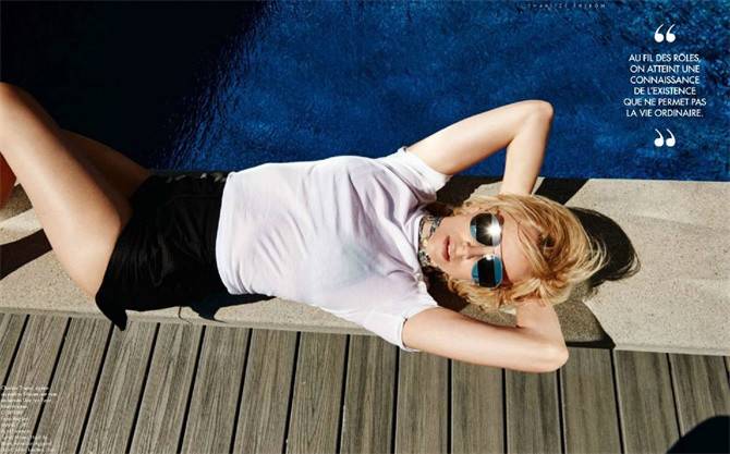 查理茲&middot;塞隆性感優(yōu)雅登《ELLE》封面 演繹法式浪漫