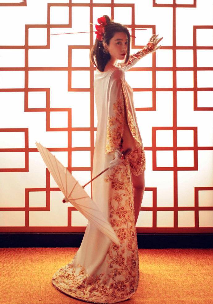 范冰冰最新雜志大片 紅唇美背嫵媚妖嬈