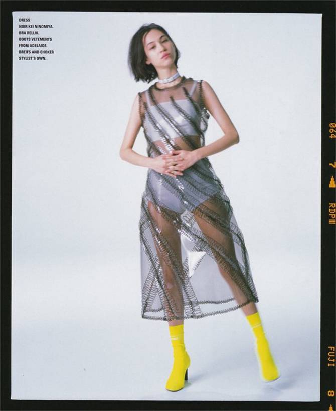 日本女星水原希子性感登《i-D Japan》創(chuàng)刊號(hào)封面