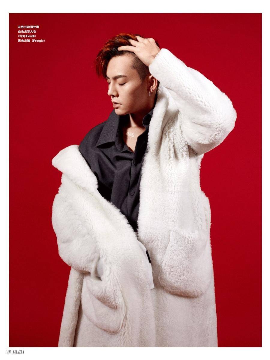 陳偉霆最新雜志封面圖片 痞帥氣質(zhì)眼神深邃撩人