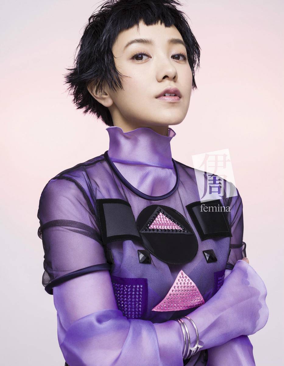 郭采潔短發(fā)冷艷寫真 奇幻少女變幻莫測