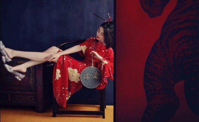 范冰冰最新雜志大片 紅唇美背嫵媚妖嬈