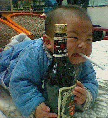 兒童惡搞抽煙圖片之我很憂傷