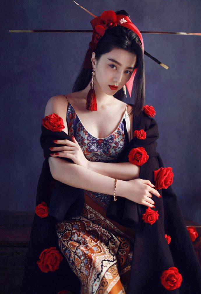 范冰冰最新雜志大片 紅唇美背嫵媚妖嬈