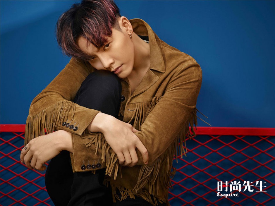 陳偉霆最新雜志封面圖片 痞帥氣質(zhì)眼神深邃撩人
