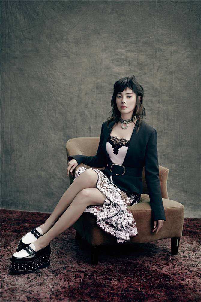 “女神”張雨綺性感演繹另類時尚登《悅己》雜志封面