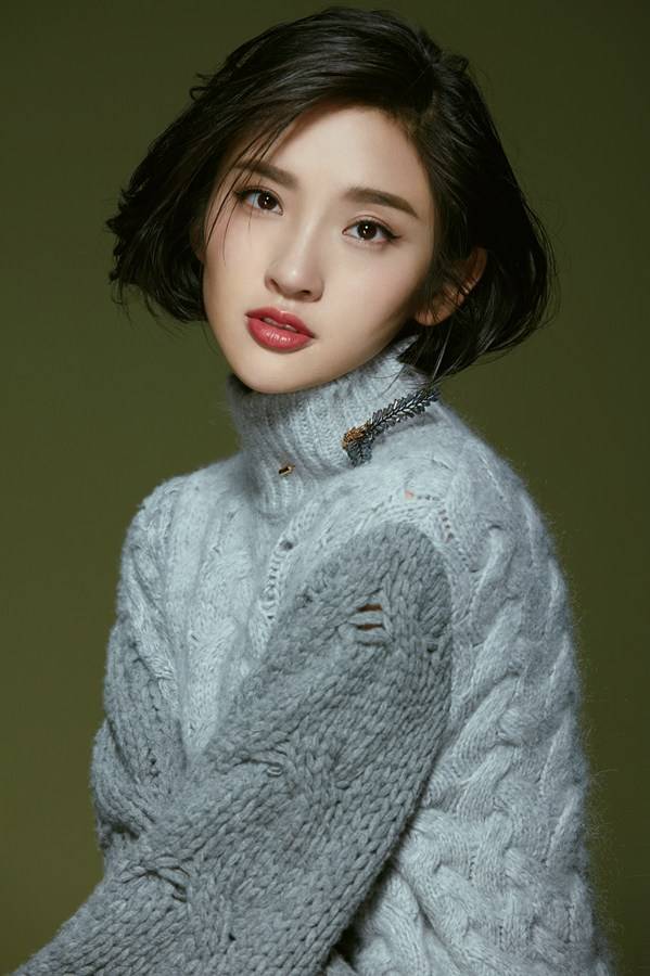 唐藝昕秋日寫真大片 元?dú)馍倥忈屃眍悆?yōu)雅