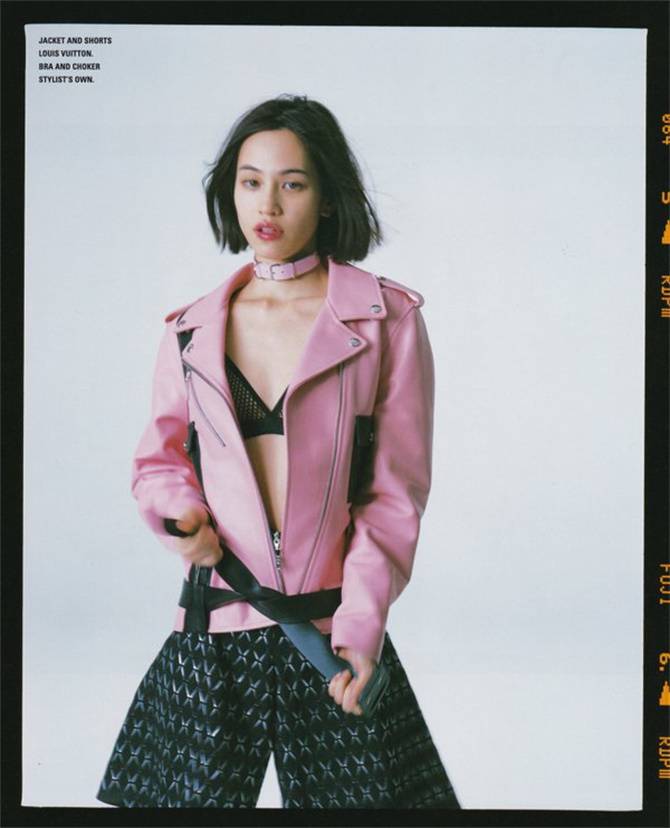 日本女星水原希子性感登《i-D Japan》創(chuàng)刊號封面