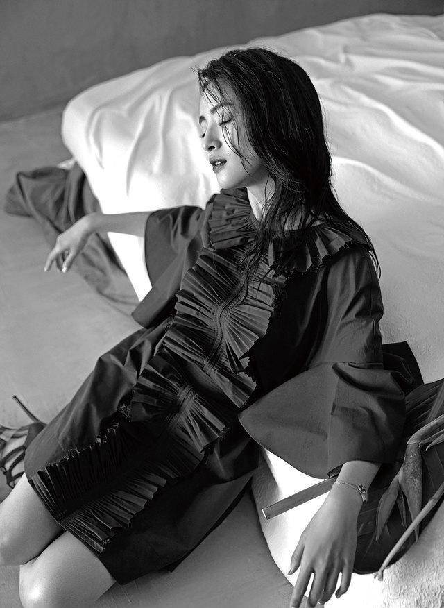 “少女人妻”林依晨雜志封面美圖 姿態(tài)優(yōu)雅顯知性