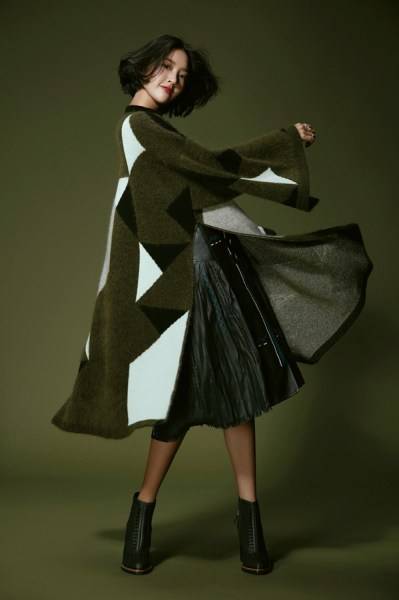 唐藝昕秋日寫(xiě)真大片 元?dú)馍倥忈屃眍?lèi)優(yōu)雅