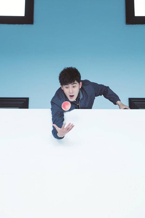 張睿雜志寫(xiě)真照風(fēng)格多樣 紳士暖男自由切換