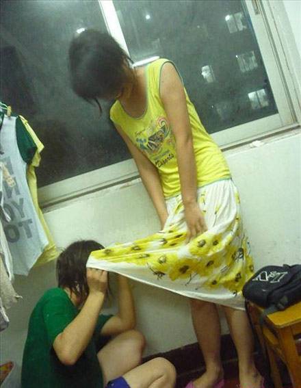 女生惡搞圖片 放開她讓我來