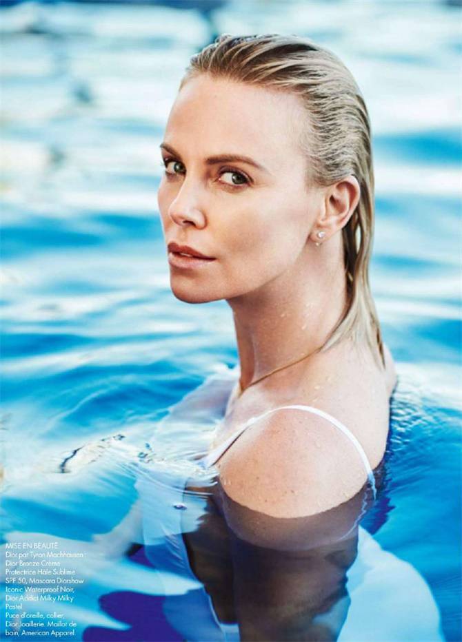 查理茲&middot;塞隆性感優(yōu)雅登《ELLE》封面 演繹法式浪漫