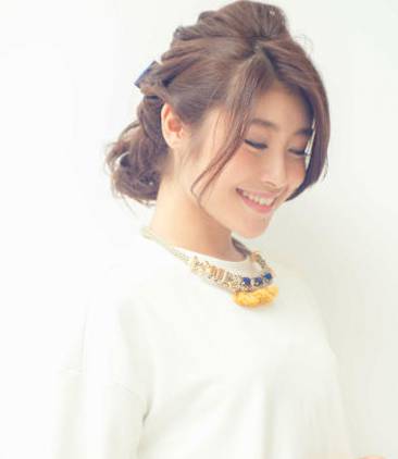 輕熟女氣質(zhì)發(fā)型 夏季清新扎法