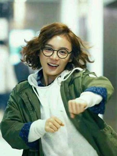 《黑粉》上線 袁姍姍時(shí)尚短發(fā)發(fā)型獲青睞