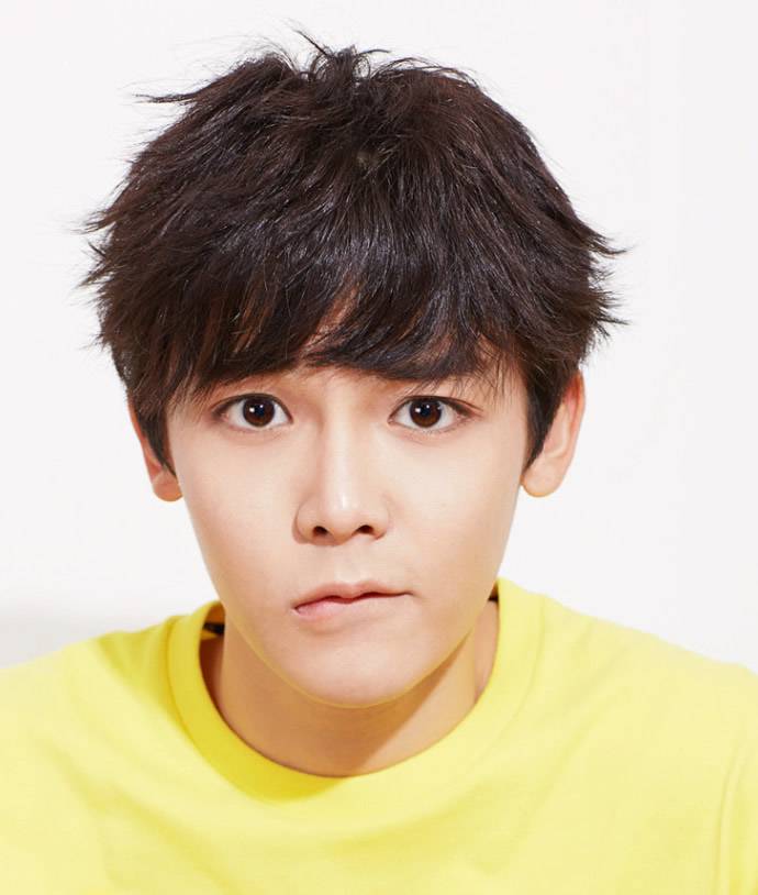 男生劉海發(fā)型分享 侯明昊造型青春洋溢