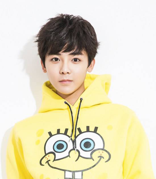 男生劉海發(fā)型分享 侯明昊造型青春洋溢