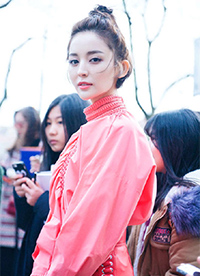 古力娜扎發(fā)型圖片欣賞 俏皮清純的短發(fā)丸子頭