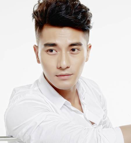 男生成熟發(fā)型自然利落盡顯紳士范兒